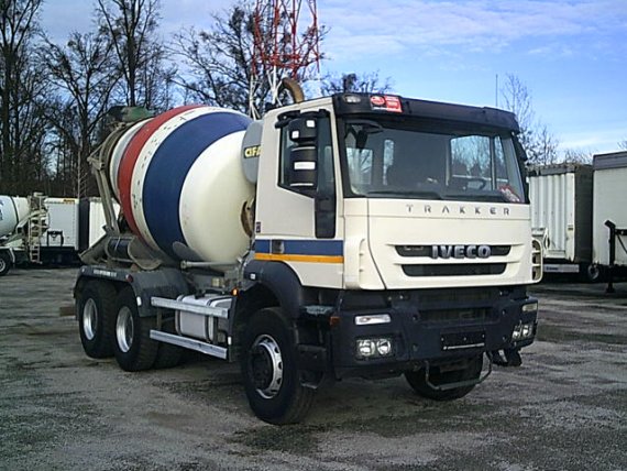 IVECO TRAKKER 330 6X4 Betonmixer CIFA